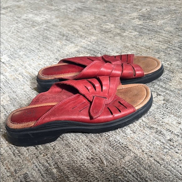 Ariat Women’s size 8 Red Leather slide on Sandals - low platform - Picture 1 of 8